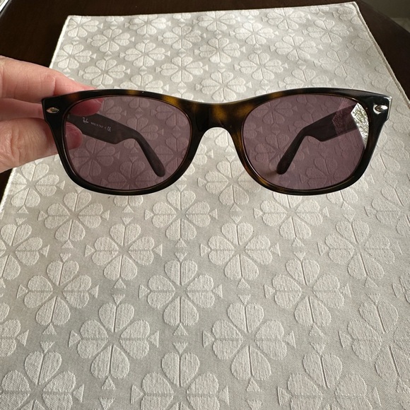 Ray-Ban Tortoise Sunglasses RB2132 GUC - Picture 2 of 9